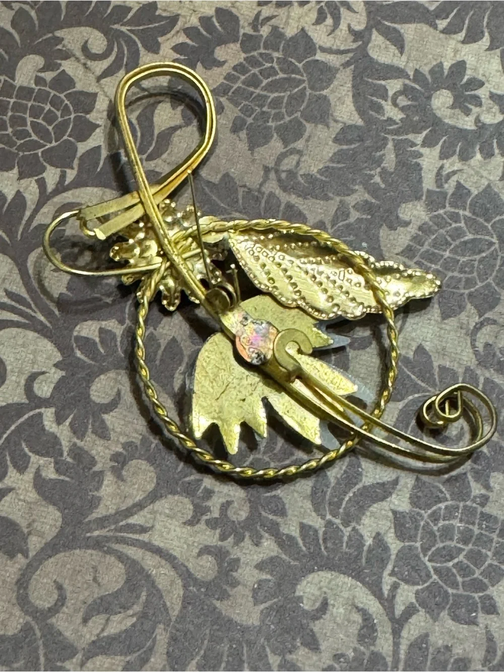 VINTAGE GOLD TONE FLORAL BROOCH